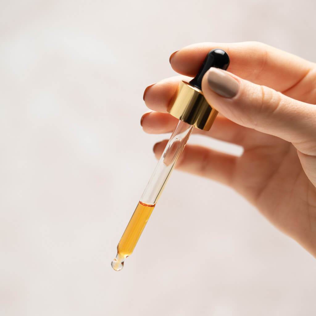 Kesaradi Denní Rozjasňující Pleťový Olej (Kesaradi Daily Glow Face Oil)